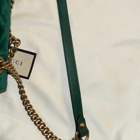 Gucci GG Medium Marmont Matelasse Bag - Picture 17 of 17